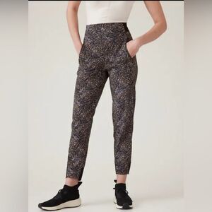 Athleta Trekkie North Tapered Joggers Pants Abstract Print Athleisure 6T